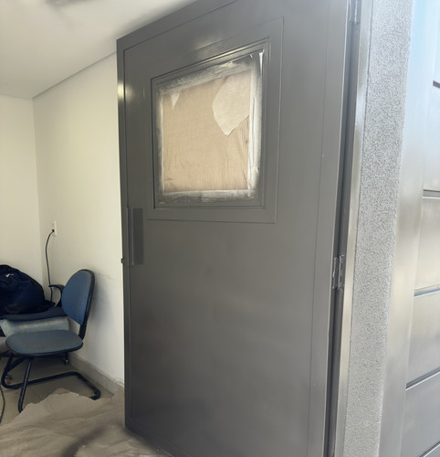 Porta Guarita Tratamento e Pintura.jpg