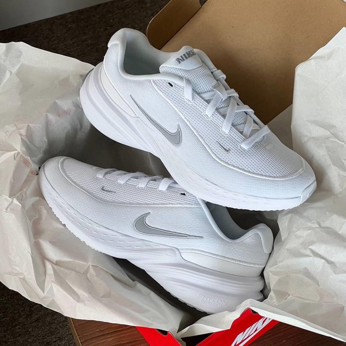 Tênis Nike Uplift SC Feminino – Branco+prata
