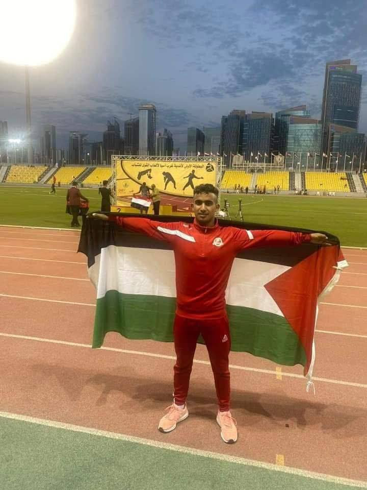 استشهاد العدّاء الفلسطيني الدولي علام عبد الله العمور برصاص قوات الاحتلال قرب مركز المساعدات الأمريكية في جنوب خانيونس...