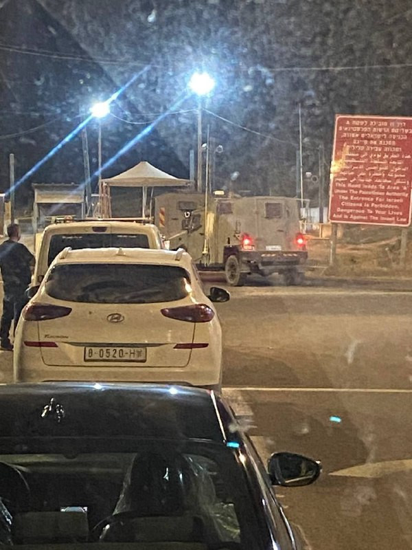 جانب من اقتحام قوات الاحتلال محيط مخيم الفارعة جنوب طوباس من حاجز الحمرا....