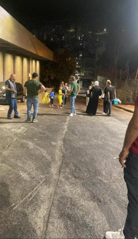 مصادر محلية: قوات الاحتلال تجبر السكان على ترك منازلهم في حارة القصبة بالبلدة القديمة في نابلس...