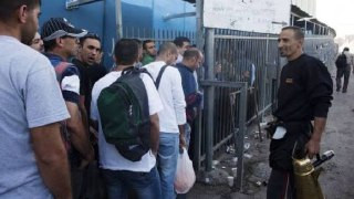 سموترتيش: أوقفنا تشغيل عمال فلسطينيين من الضفة الغربية وسنعمل على جلب 30 ألف عامل أجنبي. سموتريتش: قطاع البناء هو محرك أساسي للنمو الاقتصادي، ونحن نوس...