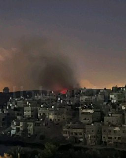 قوات الاحتلال تقتحم منزلًا في حي المنشية داخل مخيم نور شمس في طولكرم وتقوم بحرقه....