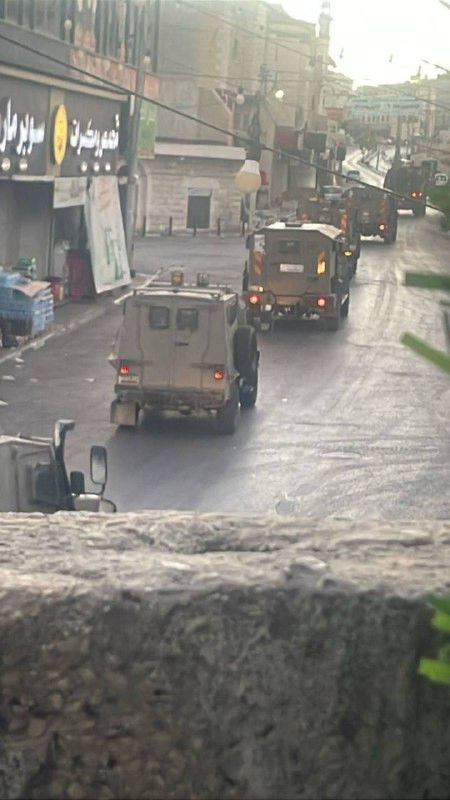 مصادر محلية: قوات الاحتلال تواصل منذ الفجر اقتحام بلدة نعلين غرب رام الله وتشن حملة اعتقالات وتحقق ميدانيا مع الشبان....