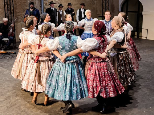 571554851 1271099851719506 8332864060347327890 n.jpg?stp=cp6 dst jpg s590x590 tt6& nc cat=101&ccb=1 .jpg