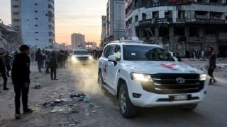 مراسل إذاعة جيش الاحتلال دورون كدوش أكد أن هناك تفاصيل إضافية وصورة محدثة لعمليات البحث اليوم عن جثث الأسرى الإسرائيليين. وأفاد أن حماس سلّمت اليوم إل...