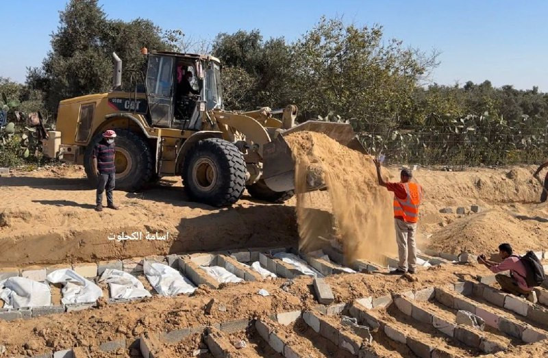 مقابر جماعية لخمسين شهيدا مجهولا اضطرت وزارة الصحة أن تواريهم الثرى بعد فشل جهود التعرف عليهم.

- الشهداء ضمن الدفعات التي سلمتها قوات الاحتلال للصليب...