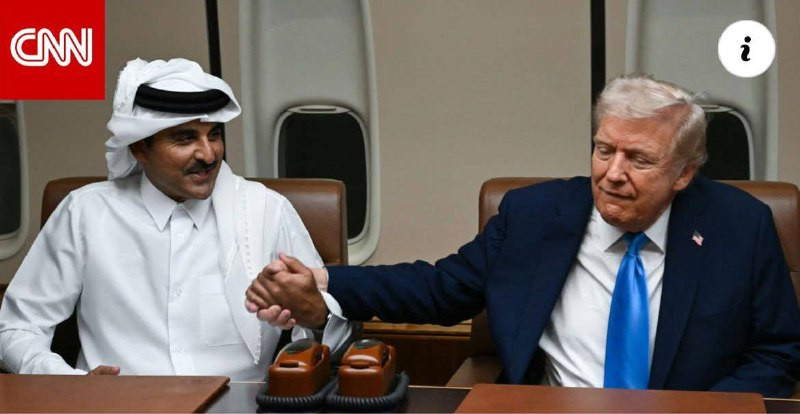 رفض الرئيس ترامب النزول من الطائرة أو الهبوط في مطار الدوحة. التقى الرئيس ترامب بأمير قطر الشيخ تميم ورئيس الوزراء على متن الطائرة الرئاسية الأمريكية ...