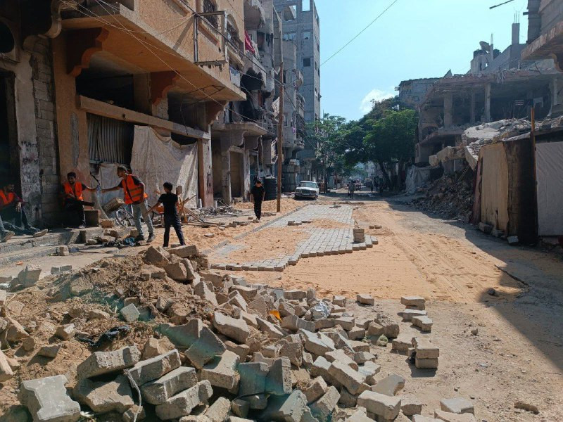 بلدية النصيرات: بجهود ذاتية.. بدأنا بتنفيذ أعمال صيانة لعدد من الطرق المتضررة في مناطق متفرقة من المخيم، بهدف تحسين البنية التحتية وتسهيل حركة المرور ...