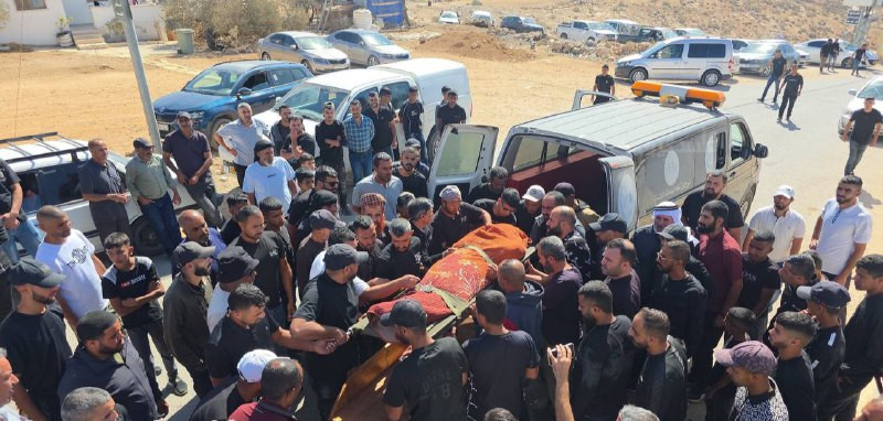 صورة| من وداع وتشييع الشهيد "محمد بسام الشعور" من بلدة الرماضين جنوب الخليل، الذي استشهد برصاص الاحتلال قرب حاجز الظاهرية جنوبي الخليل أمس....