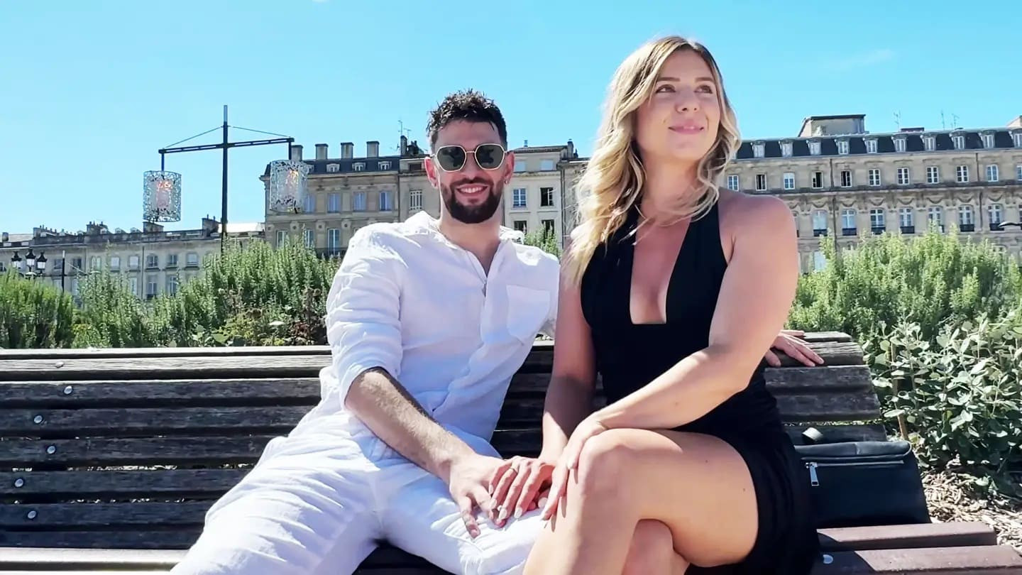 [JacquieEtMichelTV] Ambre & Cataleya – Exhibitionism Galore In Bordeaux With Ambre And Cataleya! [14.09.2025 / 1080p]
