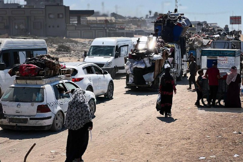 على الطرقات الممتدة من شمال غزة إلى جنوبها، يسير الآلاف حفاةً أو منهكين يحملون ما تبقى من حياتهم على أكتافهم. وجوه شاحبة، أطفال يبكون من العطش والجوع،...