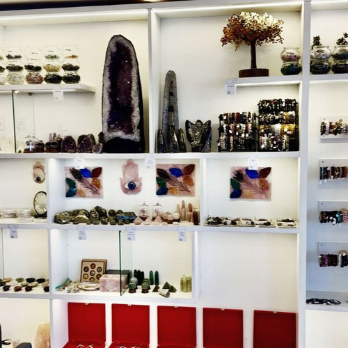 Avisa Wellness, founded by spiritual healer Radhika Suresh, is your trusted destination for metaphys.jpg