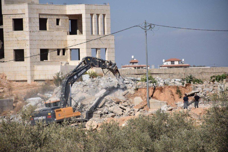 صورة | جيش الاحتلال يقتحم قرية شقبا غرب رام الله ويهدم منزلين....