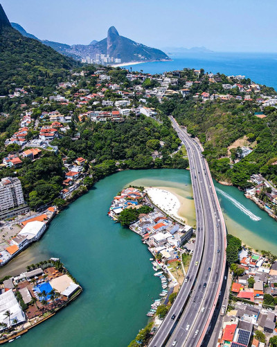  PRAIA DOS AMORES NAS ALTURA Alem da praia dos amores vocês podem ver a joatinga, Ao fundo praia.jpg