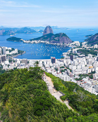 Contemplando uma das melhores vistas do Rio , com esse visual ainda mais bonito… 👌🏽(Bom dia) M.jpg