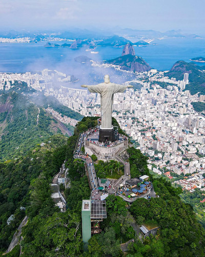 E ou não é um espetáculo Me conta aqui qual parte da cidade vocês mais ama! (Bom dia) Cristo red (1).jpg