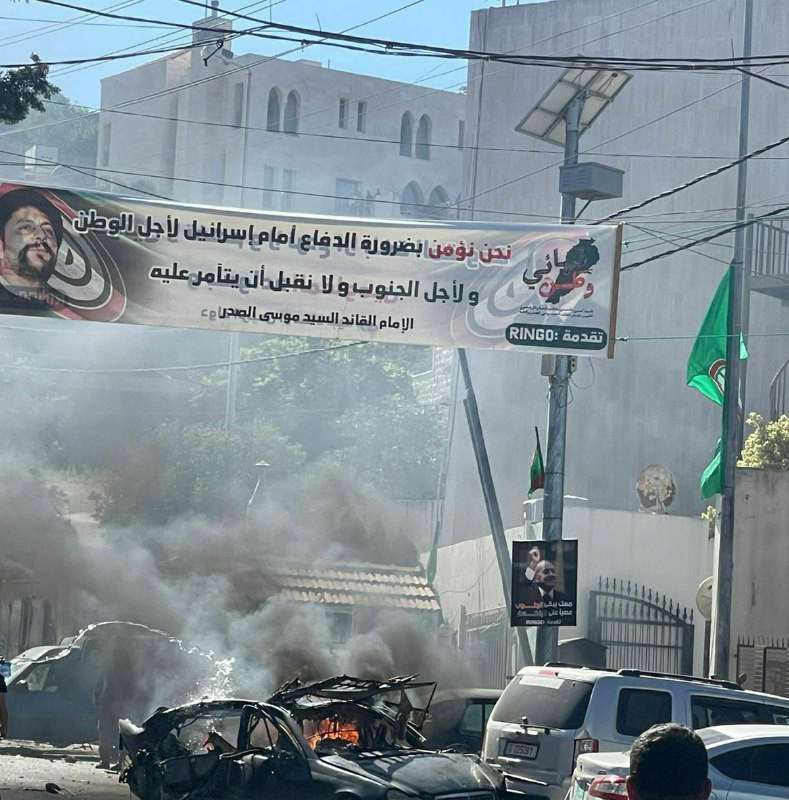 مسيرة اسرائيلية تستهدف مركبة عند مدخل مستشفى تبنين جنوب لبنان....