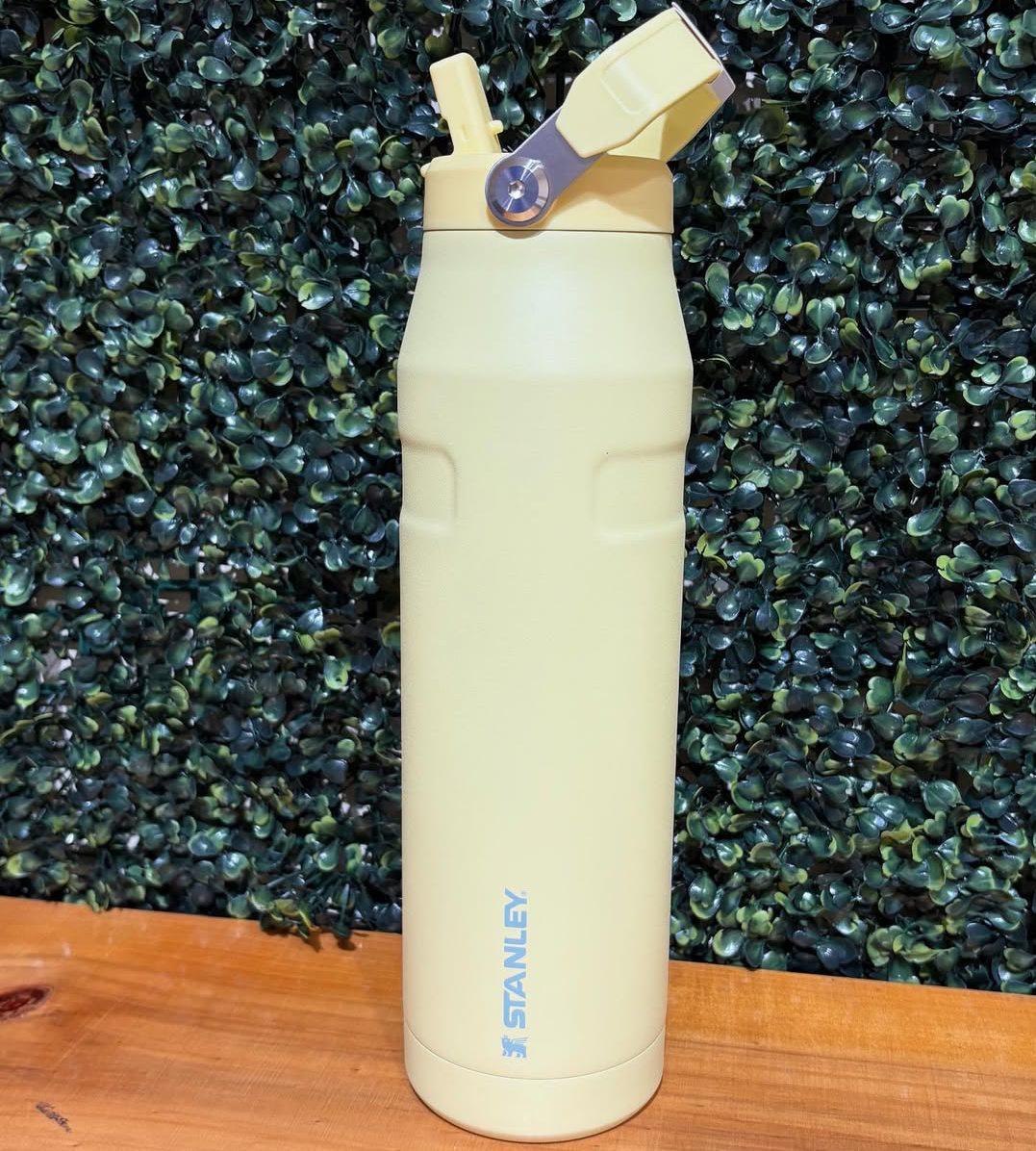 Stanley – Garrafa de Água Aerolight Ice Flow Flip Straw, Canudo Integrado, Abertura Grande, Aço Inoxidável Leve, 1.1 L, Pomelo Stanley – Garrafa de Água Aerolight Ice Flow Flip Straw, Canudo Integrado, Abertura Grande, Aço Inoxidável Leve, 1.1 L, Pomelo
