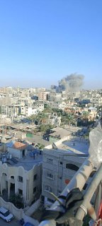 لحظة قصف الاحتلال منزلًا لعائلة عبد الهادي في مخيم البريج، وسط قطاع غزة....