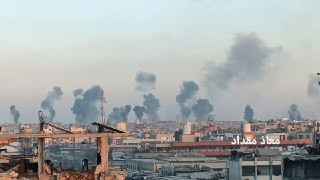 طيران الاحتلال يشن حزامًا ناريًا ويقوم بسلسلة غارات على المناطق الشرقية لمدينة خان يونس، جنوب قطاع غزة....