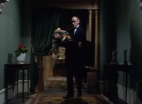 Thriller s4e5 A Killer in Every Corner Joanna Pettet dd 1.jpg