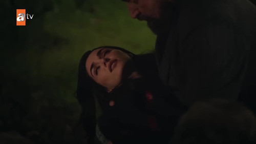 Ask ve Gozyasi Ep 5 Hande Ercel faint 1.jpg