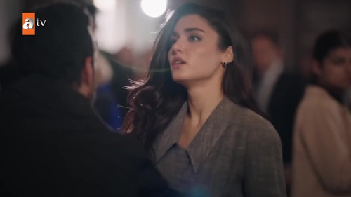 Ask ve Gozyasi Ep 5 Hande Ercel faint 2.jpg