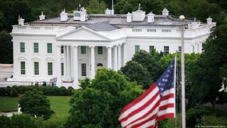 هيئة البث الإسرائيلية: واشنطن تسعى لوقف التصعيد في قطاع غزة ومنع انهيار الاتفاق، والولايات المتحدة والوسطاء ضغطوا على إسرائيل لإعادة فتح المعابر. بإيع...