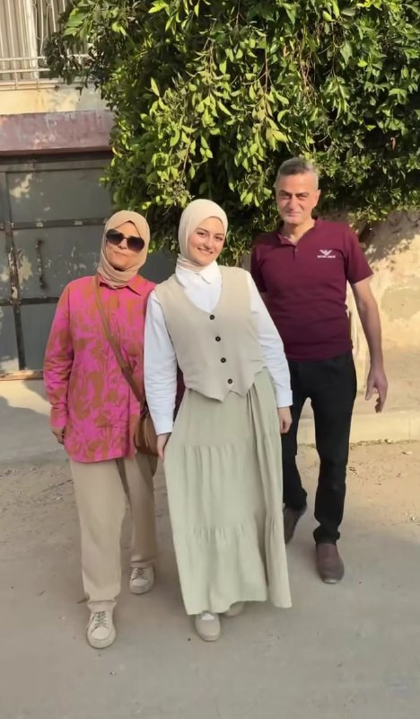 انقطاع الاتصال مع الناشطة إيمان لولو وعائلتها أثناء تصوير المساعدات في منطقة زكيم شمال غزة....