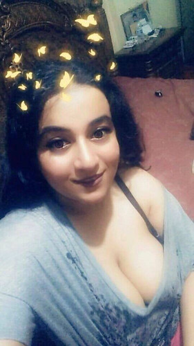 لبوة كيرفي تعرض وتصور لحمها البلدي
