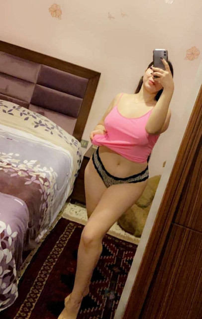 فرسة محتاجه خيال ابزازها مدورة وجمال نيك البت ملبن