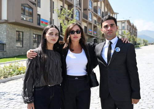 536297576 18479328067075011 1716948165454495498 n.jpg?stp=dst jpg p417x417 tt6& nc cat=101&ccb=1 7& .jpg