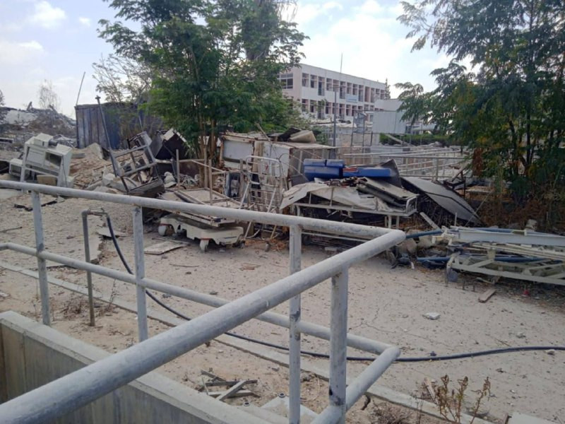 صور للدمار من مشفى غزة الأوروبي بعد وصول وفد لمعاينة الاضرار...