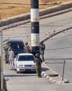 قوات الاحتلال تقتحم وتعتقل فتاتين وتصادر مركبتهما عند مثلث الفوار شرق مدينة دورا، جنوب الخليل....