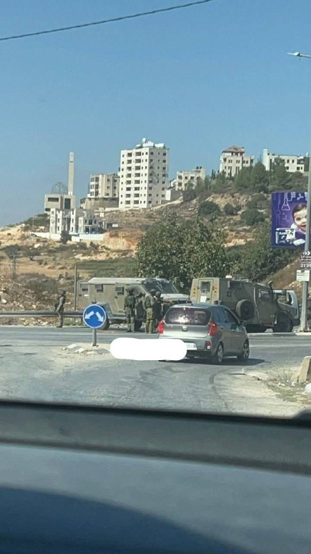 الاحتلال يحضر بوابات حديدية تمهيدًا لنصبها على مدخل بلدة العيزرية شرق القدس، ويقيم في الوقت نفسه حاجزًا عسكريًا قرب مفترق سردا بمدينة البيرة....