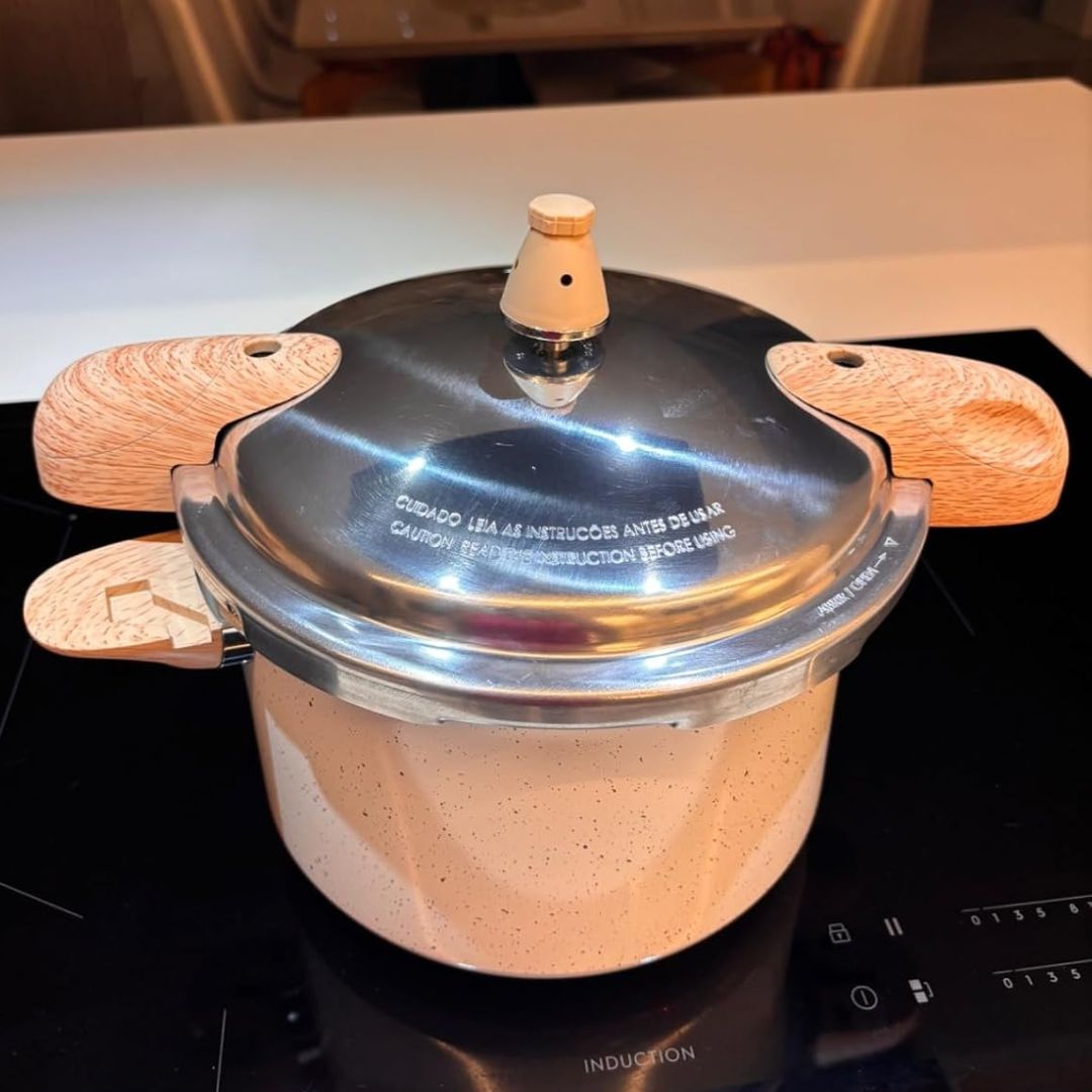 Brinox – Panela de Pressão Antiaderente com Fundo de Indução 5,4L – Vanilla Brinox – Panela de Pressão Antiaderente com Fundo de Indução 5,4L – Vanilla
