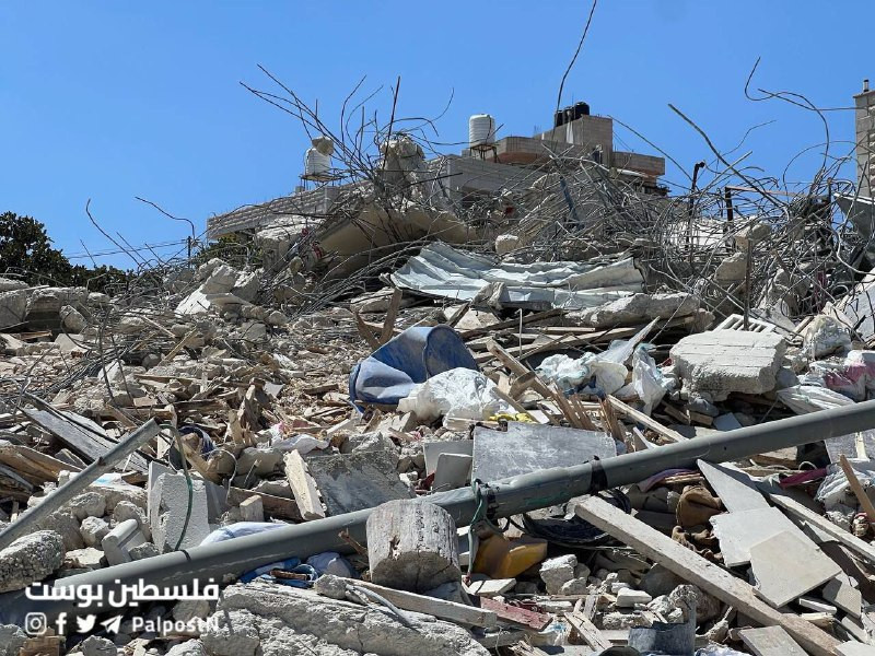آثار هدم الاحتلال منزل المواطن حسن صلاح المكوّن من طابقين في بلدة الخضر جنوب بيت لحم....