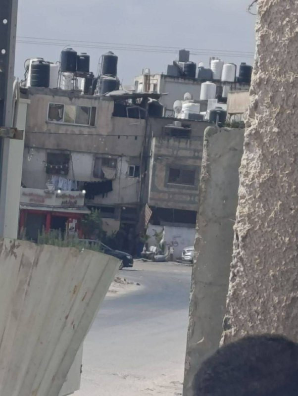 قوة خاصة إسرائيلية تقتحم منزلا في مخيم بلاطة شرق نابلس....
