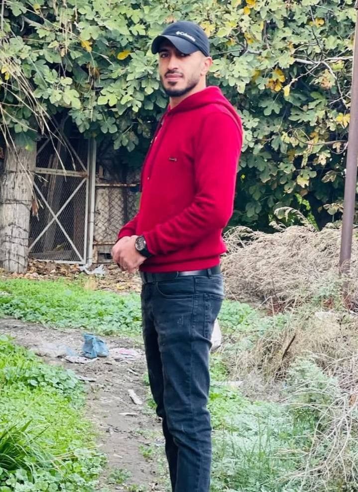 قوة خاصة من جيش الاحتلال اعتقلت الشاب "مجاهد خديش" بعد اقتحام مخيم بلاطة شرق نابلس قبل قليل....