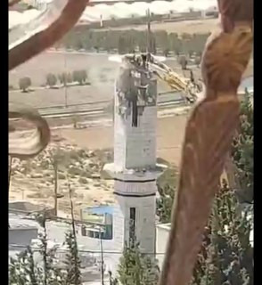 متابعة | قوات الاحتلال بدأت بهدم مئذنة قيد الإنشاء (15 مترا) ملحقة بمسجد الفاروق، بحجة عدم الترخيص، وتقع مقابل البرج العسكري المبني على أراضي المواطني...