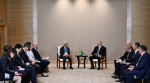 GzvrrbXXYAAQTJe.jpg