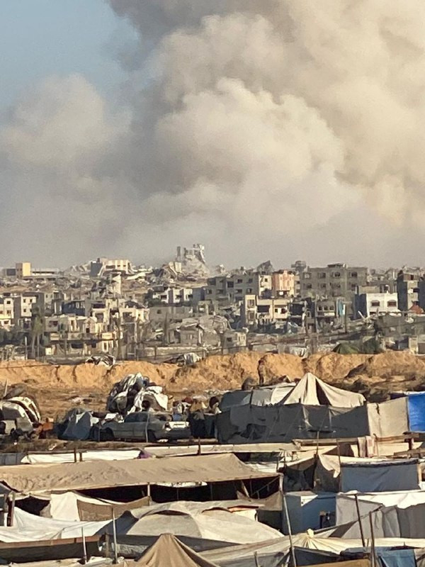 جيش الاحتلال يدمّر مباني الكلية الجامعية للعلوم والتكنولوجيا في منطقة قيزان النجار جنوب مدينة خان يونس....