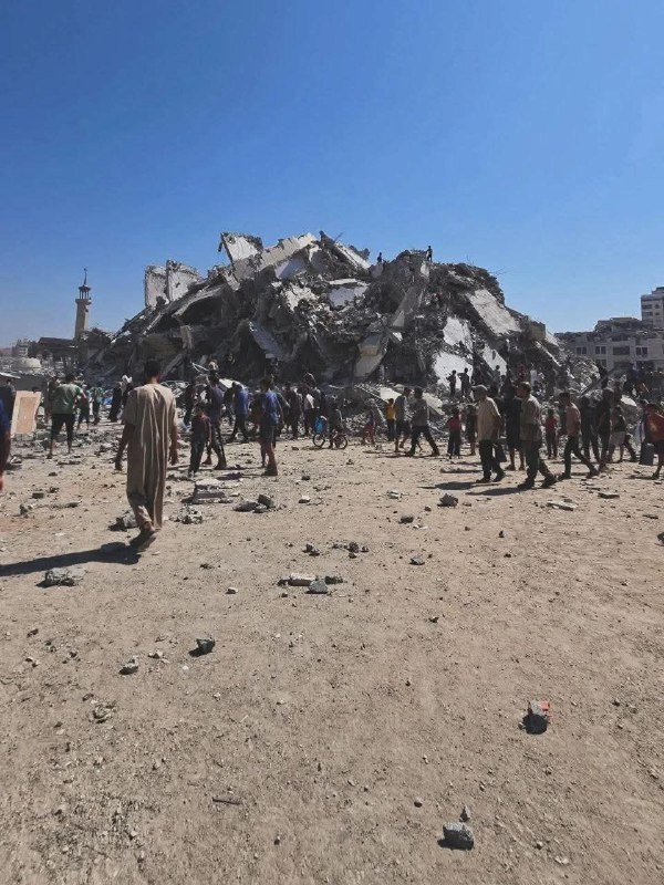 16 طابقًا تحولت إلى ركام كامل... آثار استهداف برج مشتهى السكني في مدينة غــ..زة....