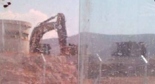 الاحتلال يستقدم جرافات عسكرية إلى حاجز تياسير، شرق طوباس...