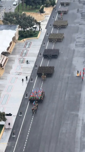 ThbZZV U8g2ZcLif.jpg