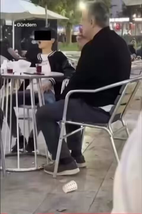  QNy1FOZH5o SiAi.jpg