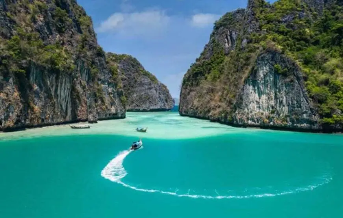 Maya Bay Tour from Phi Phi – Experience Nature’s Masterpiece.png