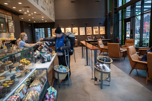 200312122521 starbucks coffee shop seattle 0310.1