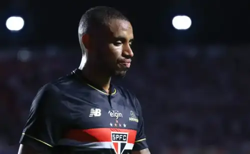 André Silva, em desabafo emocional, revela saudade e prevê retorno ao São Paulo em breve